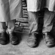 Load image into Gallery viewer, Pantoufles en cuir souple pour homme