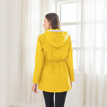 Load image into Gallery viewer, Damen wasserdichte leichte Regenjacke Active Outdoor Regenmantel mit Kapuze und schräger Tasche