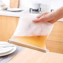 Load image into Gallery viewer, BREEZYLIVE Eco-Friendly Reusable Leakproof Silicone Food Storage Bag with Airtight Zip