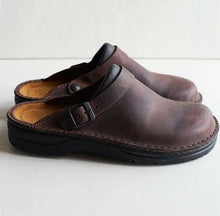 Load image into Gallery viewer, Pantoufles en cuir souple pour homme
