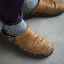 Load image into Gallery viewer, Pantoufles en cuir souple pour homme