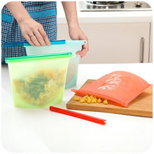 Load image into Gallery viewer, BREEZYLIVE Eco-Friendly Reusable Leakproof Silicone Food Storage Bag with Airtight Zip