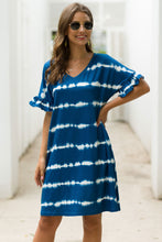 Load image into Gallery viewer, Robe d'été rayée à manches courtes et tie-dye
