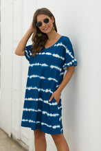 Load image into Gallery viewer, Robe d'été rayée à manches courtes et tie-dye
