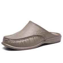 Load image into Gallery viewer, Hommes de grande taille Pantoufles confortables sans dossier Sandales en cuir décontractées
