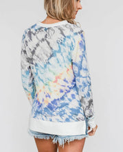 Load image into Gallery viewer, Gradient color printing round neck long-sleeved t-shirt female models
