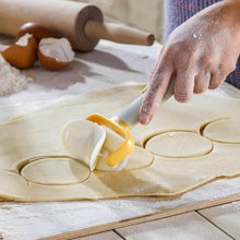 Load image into Gallery viewer, PASTRY ROLLER CUTTER

